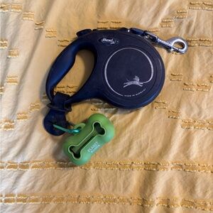 Flexi Black Leash with Green Bone Holder